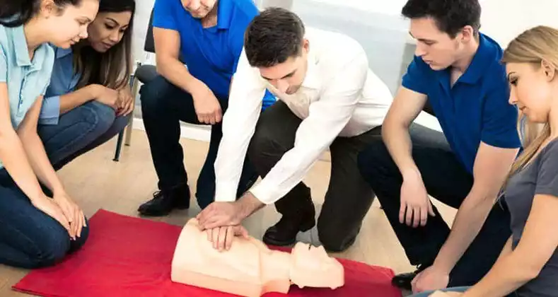 İlkyardım Eğitimi 3 İlkyardım Eğitimi, İş Güvenliği Kursu / İris Bemer