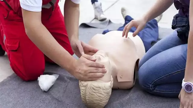 İlkyardım Eğitimi 1 İlkyardım Eğitimi, İş Güvenliği Kursu / İris Bemer